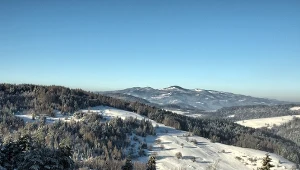 Mniej tłoczne niż Krynica-Zdrój, a równie piękne. To uzdrowisko warto odwiedzić zimą 