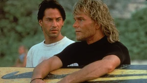 Keanu Reeves i Patrick Swayze w filmie "Na fali"
