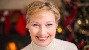 Błąd w makijażu świątecznym, który postarza. Wiele kobiet o nim nie wie