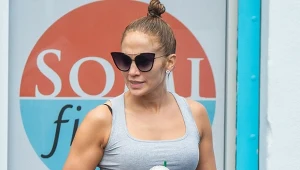 Po 50-tce wciąż zachwyca figurą. Codziennie wykonuje te ćwiczenia