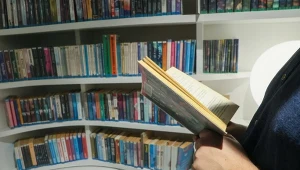 Wypożyczając książkę w bibliotece wspierasz jej autora. Niestety, kwota jest koszmarnie niska