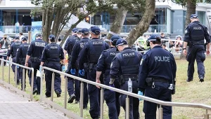 Atak na australijskiej plaży. Napastnik usłyszał ponad 50 zarzutów