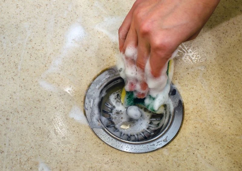 Tabletki przydadzą się do wyczyszczenia odpływu w kuchni