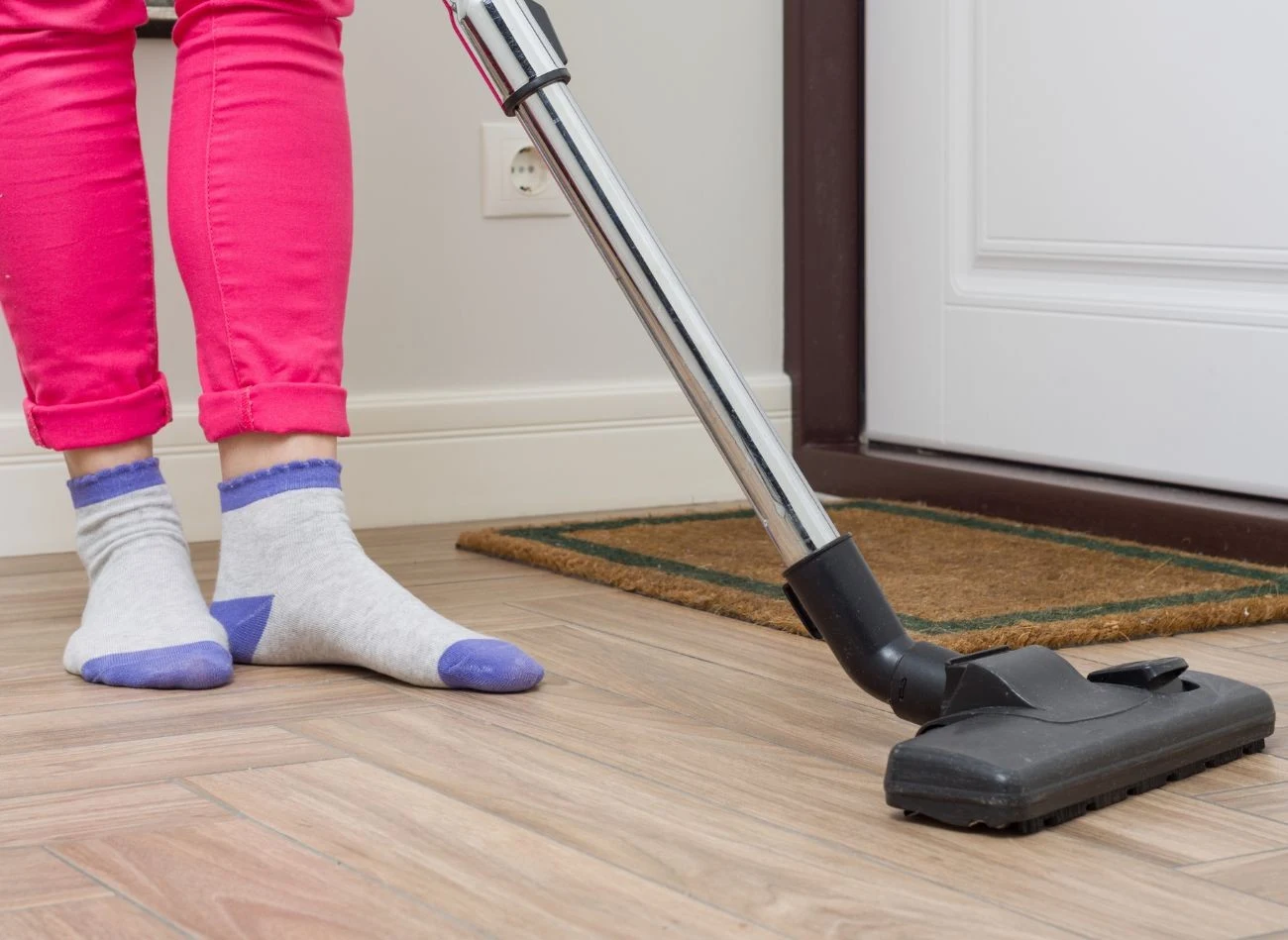 Odrobinę cynamonu warto wsypać do worka odkurzacza. Po