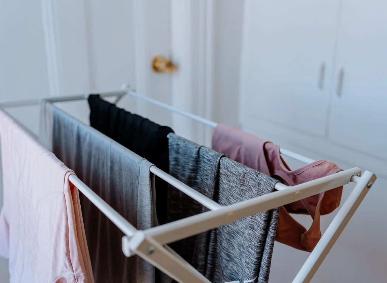 Jedno pranie to kilka litrów wody, które w trakcie suszenia trafiają do powietrza.