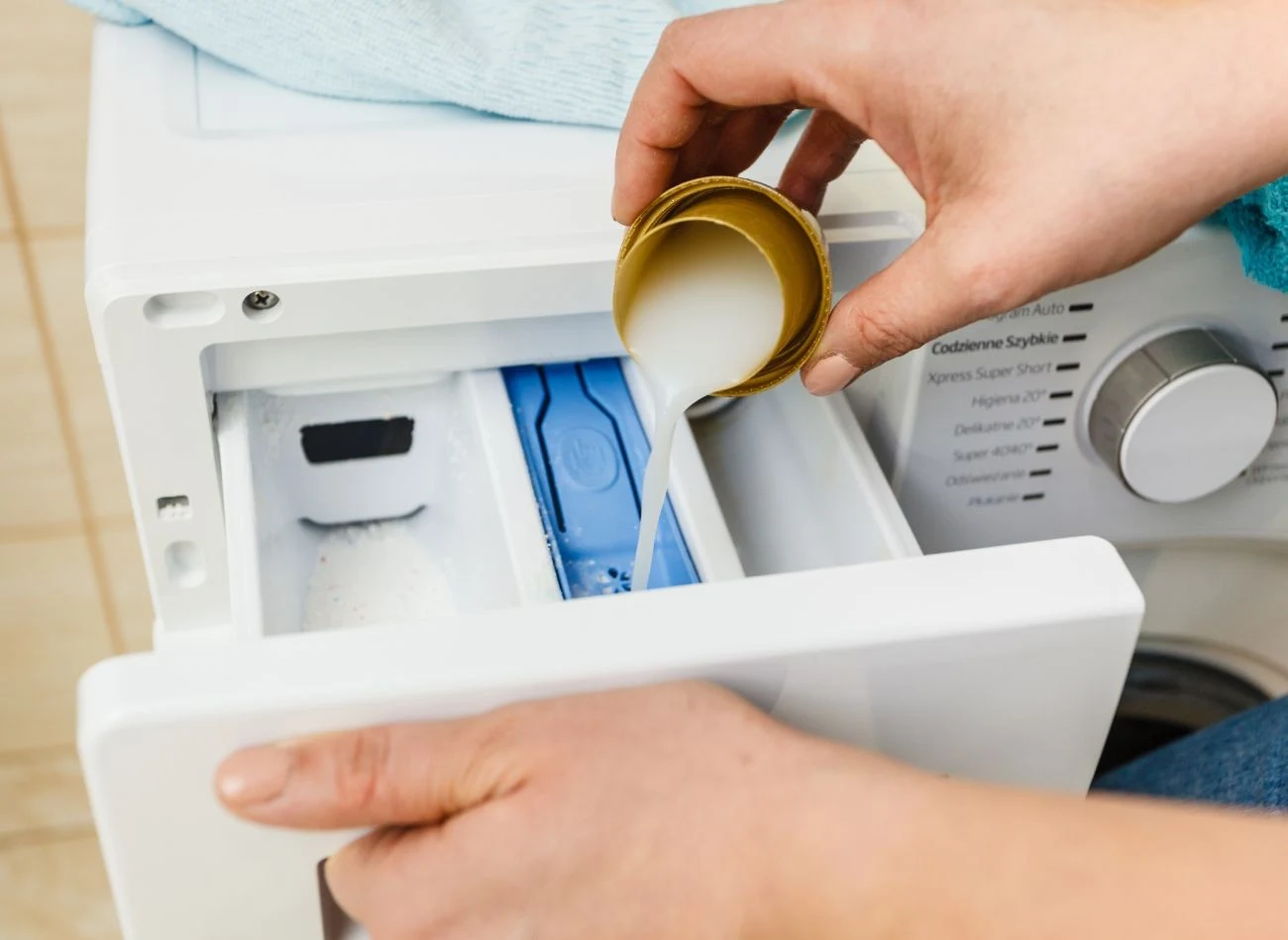 Syntetyczne płyny do zmiękczania tkanin z czasem mogą oblepiać włókna ręczników, zmniejszając ich właściwości do wchłaniania wody