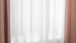 Dolej do prania, a firanki odzyskają biel i świeżość.