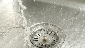 Jak poradzić sobie z zatkanym odpływem?