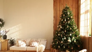 Rozpuść w wodzie i podlewaj choinkę. Postoi aż do lutego