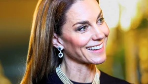 Kate olśniła na świątecznym obiedzie. Uczesała się identycznie jak córka