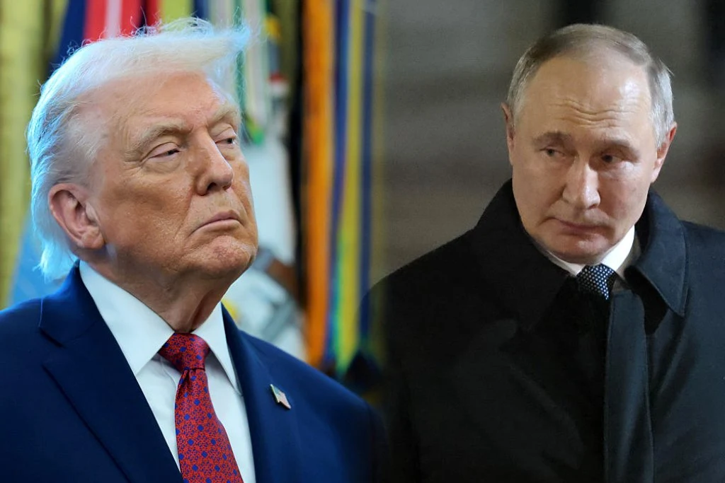 Miami. Delegacje USA i Rosji spotkają się w nadchodzący weekend w ramach rozmów nt. Ukrainy Dwóch mężczyzn w ciemnych garniturach stoi obok siebie, jeden ma jasne włosy, czerwoną krawatę i pewny wyraz twarzy, drugi krótkie włosy, skórzaną kurtkę i poważne, lekko zamyślone spojrzenie, w tle widoczne kolorowe flagi.