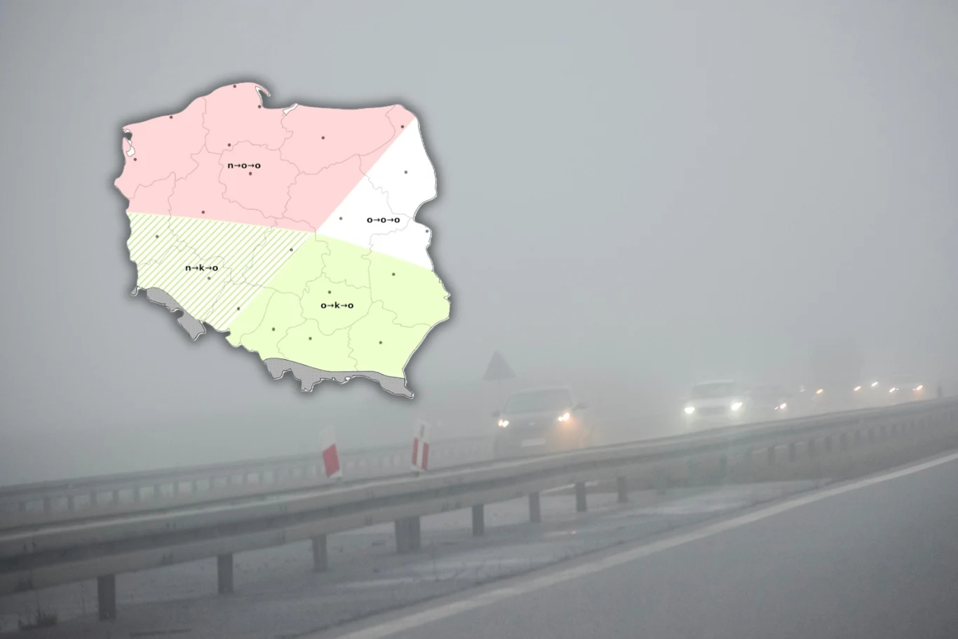 Rano i wieczorem w wielu miejscach trzeba będzie uważać na gęste mgły. U schyłku dnia mogą one osadzać szadź Samochody jadące autostradą w gęstej mgle, ograniczona widoczność. Na zdjęciu wstawiona mapa Polski z podziałem na regiony, oznaczona kolorami, wskazująca poziom zagrożenia pogodowego.