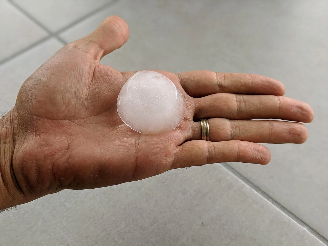 Liftingujący okład z lodu pomaga wygładzić zmarszczki Liftingujący okład z lodu pomaga wygładzić zmarszczki