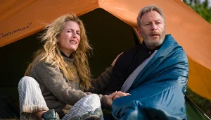 Gillian Anderson i Jason Isaacs w filmie "Ścieżki życia"