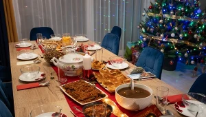 Świąteczny stół może stać się źródłem strat. Marnowanie żywności to poważny problem.