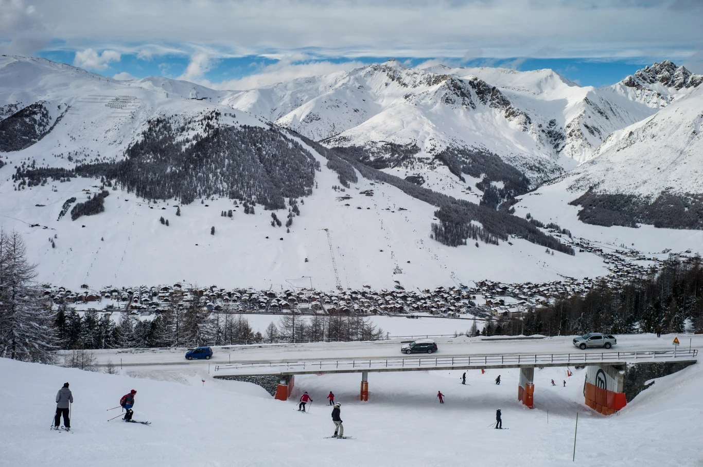 Darmowe skipassy i ponad 115 km tras zjazdowych. Gdzie warto pojechać w tym roku na narty?