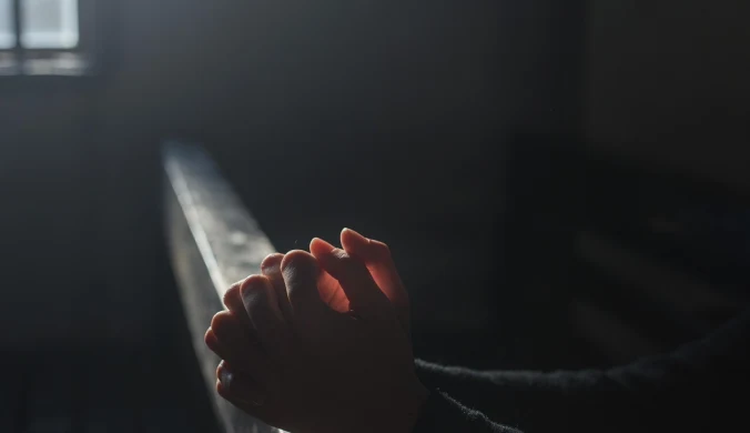 Ksiądz zaprosił na plebanię dwie młode kobiety. "Dlaczego to zrobiłeś?"
