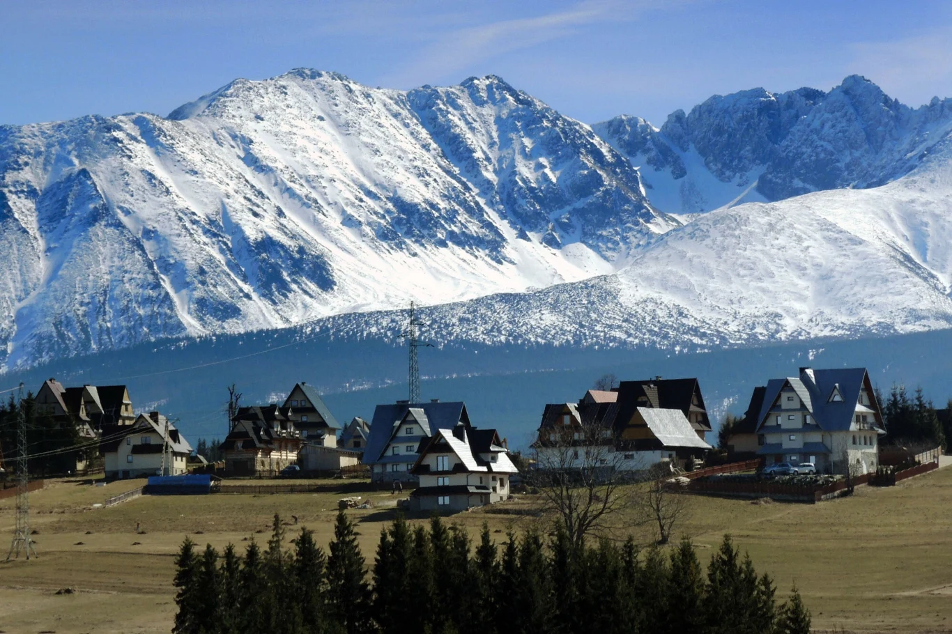 Ze wsi Ząb rozciąga się przepiękny widok na Tatry Ze wsi Ząb rozciąga się przepiękny widok na Tatry