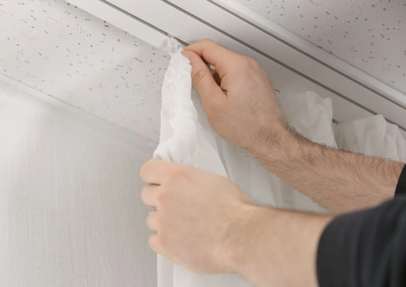 Domowe sposoby poradzą sobie z brudnymi firankami i przywrócą im biel.