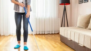 Myjąc podłogi, dodaj odrobinę do wody. Efekt jest zdumiewający