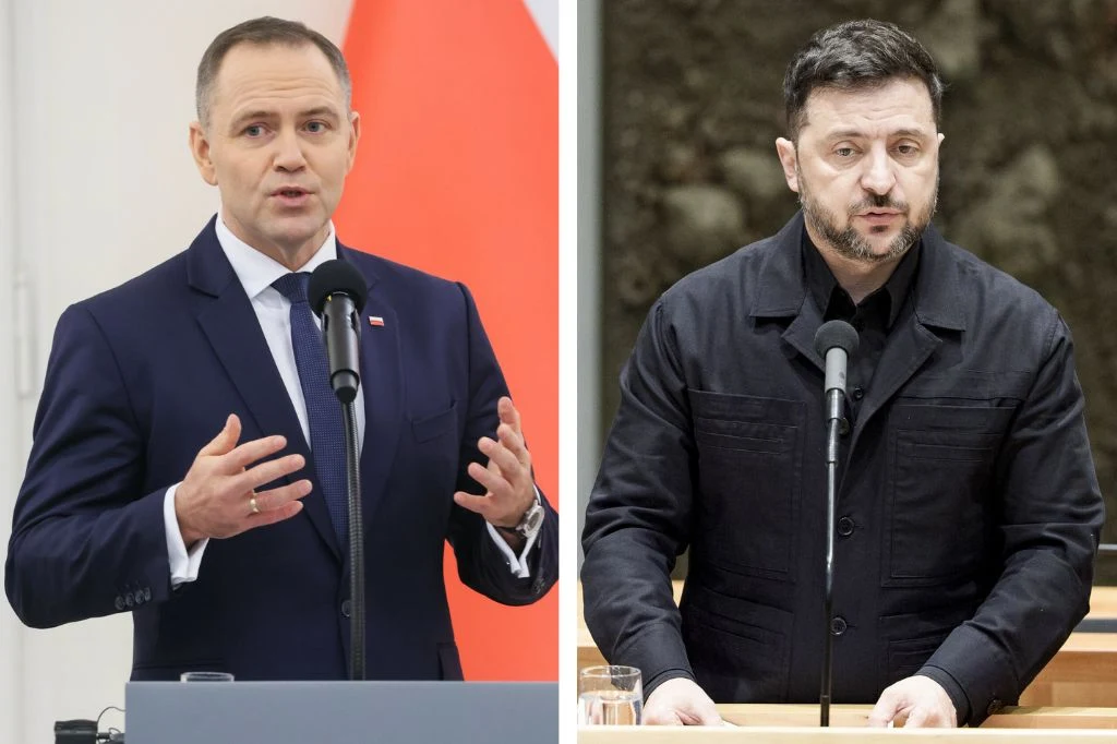 Prezydent Ukrainy w Polsce. Szczegóły spotkania Zełenski-Nawrocki Dwaj mężczyźni przemawiający przy mikrofonach, każdy na osobnym tle; po lewej stronie osoba w garniturze na tle biało-czerwonej flagi, po prawej mężczyzna w ciemnej marynarce na neutralnym tle