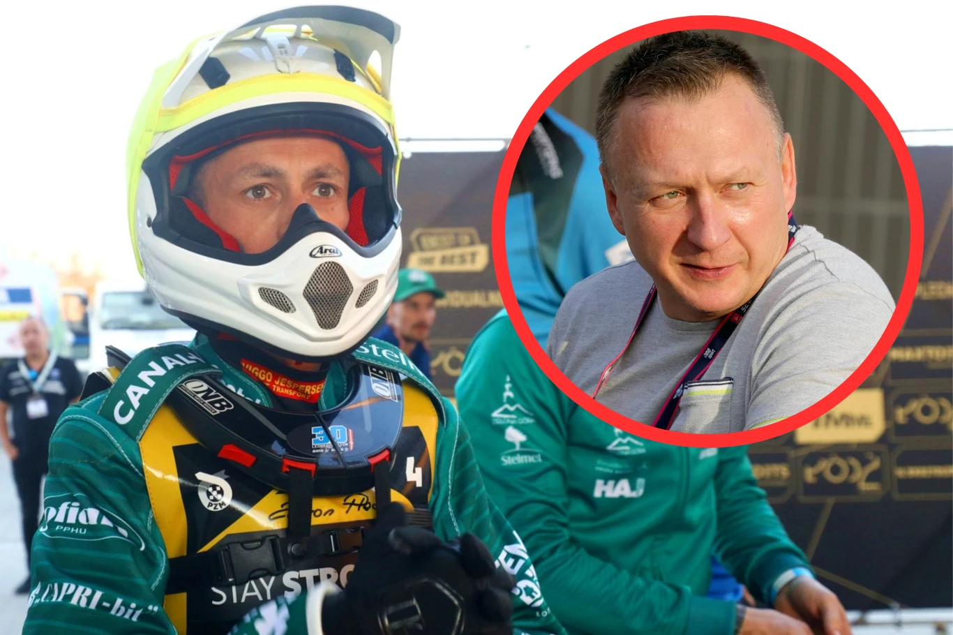 Motocyklista w pełnym stroju wyścigowym i kasku z widocznymi logotypami sponsorów oraz osobą w tle, w okrągłej ramce, ubraną na jasno, spoglądającą w bok.