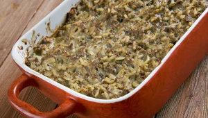 ​Nie pierogi, a... gąsienice. Mało typowe dania ze świątecznych stołów świata