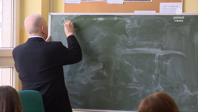 Co dalej z godzinami ponadwymiarowymi nauczycieli? Prezydent podjął decyzję