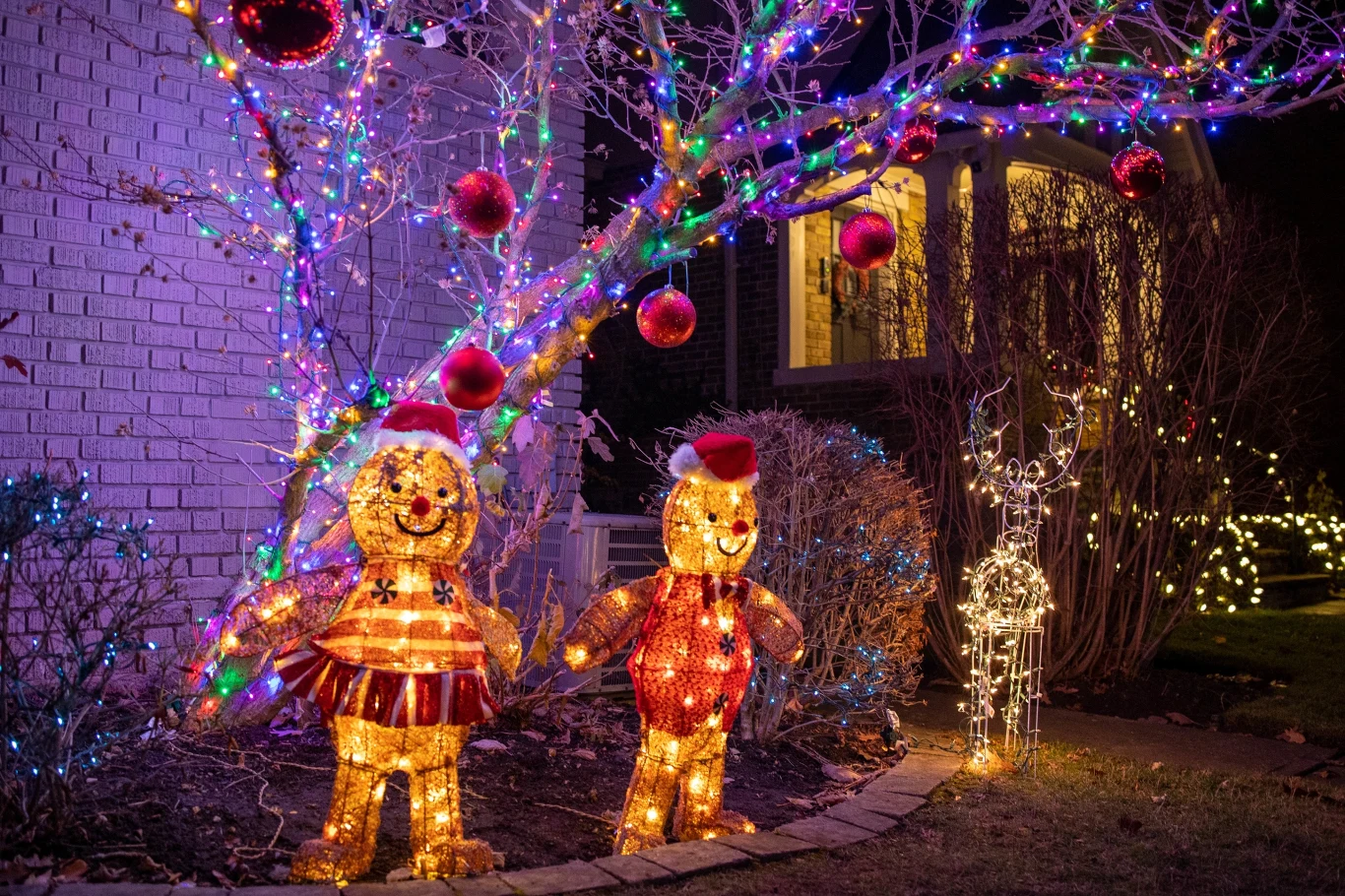 Pamiętajmy, by używać dekoracji przeznaczonych do stosowania na zewnątrz Pamiętajmy, by używać dekoracji przeznaczonych do stosowania na zewnątrz