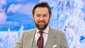 Jak się zachować (nie tylko) na wigilii? Ekspert savoir-vivre Wojciech Wocław rozwiewa wszelkie wątpliwości