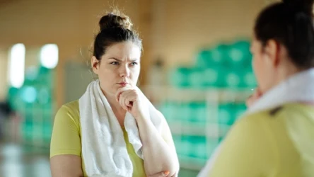 Ćwiczysz regularnie, a mimo to czujesz się coraz bardziej opuchnięta? Winny może być jeden popularny błąd treningowy