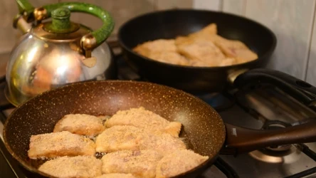 Na czym najlepiej smażyć karpia? Ten trik z połączeniem dwóch tłuszczów nie ma sobie równych