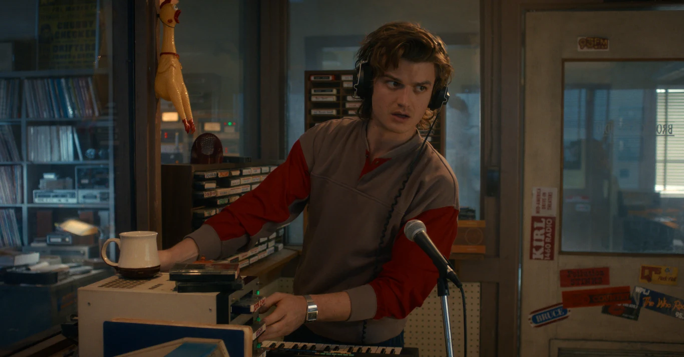 Joe Kerry jako Steve Harrington Joe Kerry jako Steve Harrington