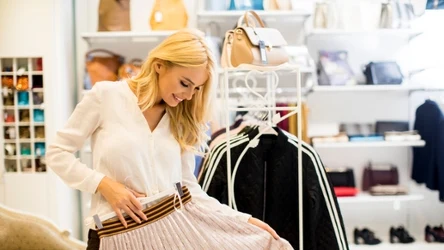 Spódnica na święta i sylwestra. Wystylizujesz ją na niezliczoną ilość sposobów i będziesz wyglądać rewelacyjnie 