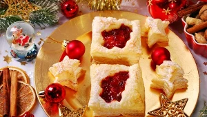 Świąteczne ciasteczka z ciasta francuskiego przygotujesz w kilka chwil