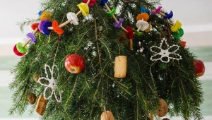 ​Od podłaźniczki do choinki. O ewolucji, wypieraniu i powrocie świątecznej symboliki