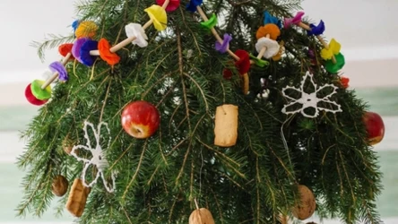 ​Od podłaźniczki do choinki. O ewolucji, wypieraniu i powrocie świątecznej symboliki