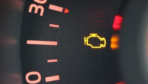 Kontrolka check engine zgasła? To nie zawsze dobra wiadomość