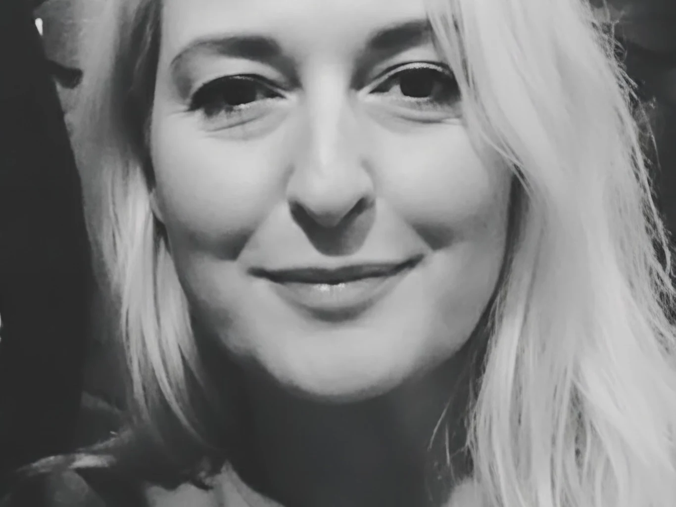 Nie żyje Gabriela Andrychowicz - dziennikarka radiowa związana niegdyś z Chillizet Portret kobiety o jasnych włosach, delikatnym uśmiechu i spokojnym wyrazie twarzy, wykonany w czerni i bieli.