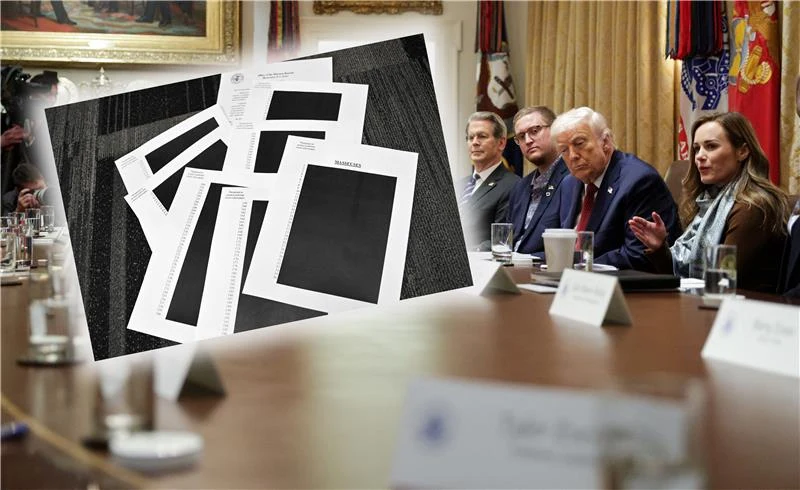 Administracja prezydenta Trumpa ocenzurowała część akt Epsteina Grupa osób siedzi przy długim stole konferencyjnym w oficjalnym pomieszczeniu, na pierwszym planie zamazane i ocenzurowane dokumenty, w tle mężczyzna w garniturze, kobieta oraz inne osoby sugerujące spotkanie na wysokim szczeblu.