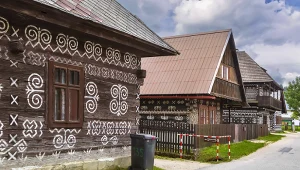 Te domy wyglądają jak z piernika. Malowana wieś blisko polskiej granicy