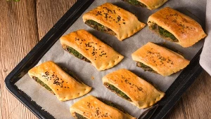 Do barszczu podaję kruche paszteciki z grzybowym nadzieniem. Są pyszne!