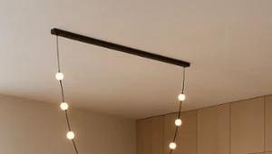 Lampy wiszące to zdecydowanie jeden z najpopularniejszych typów oświetlenia, na jakie decydujemy się w naszych wnętrzach