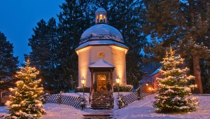 To najpopularniejsza kolęda na świecie. Jest śpiewana od ponad 200 lat