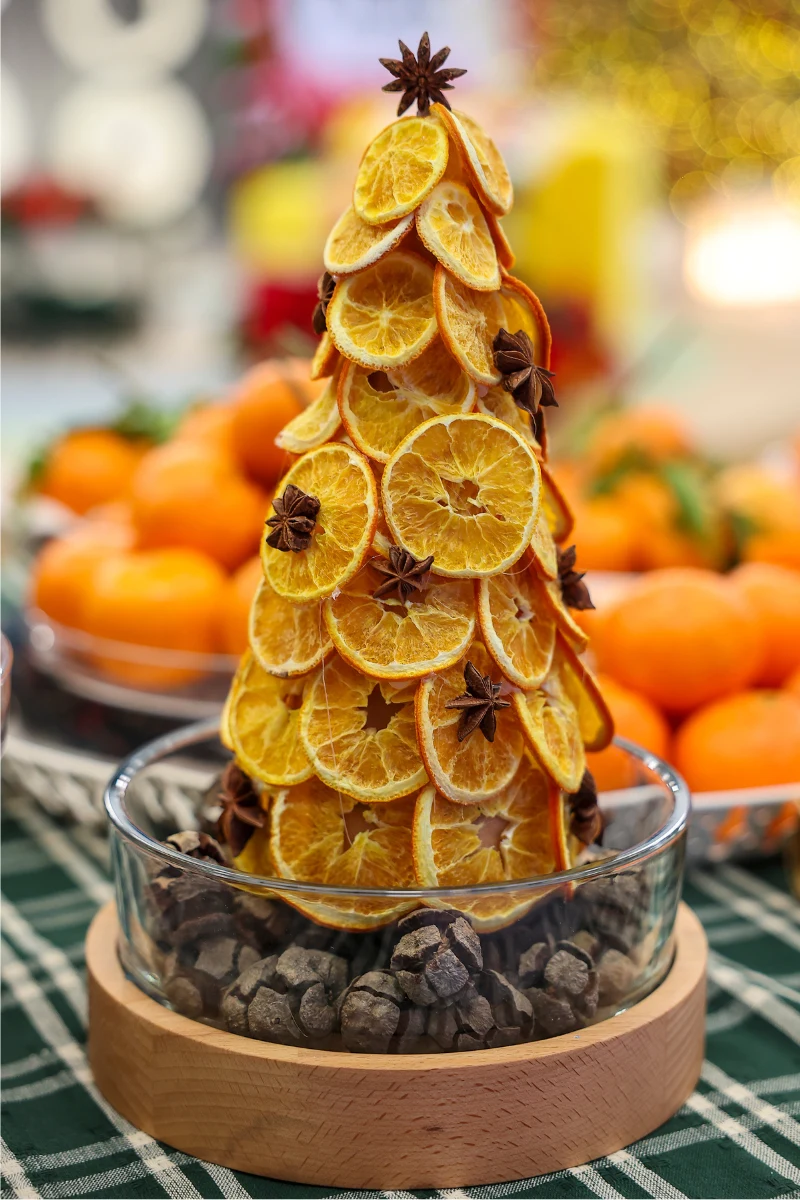 Choinka z suszonych plastrów pomarańczy