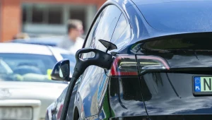 Ile kosztuje w Polsce ładowanie samochodu elektrycznego? Różnice są ogromne