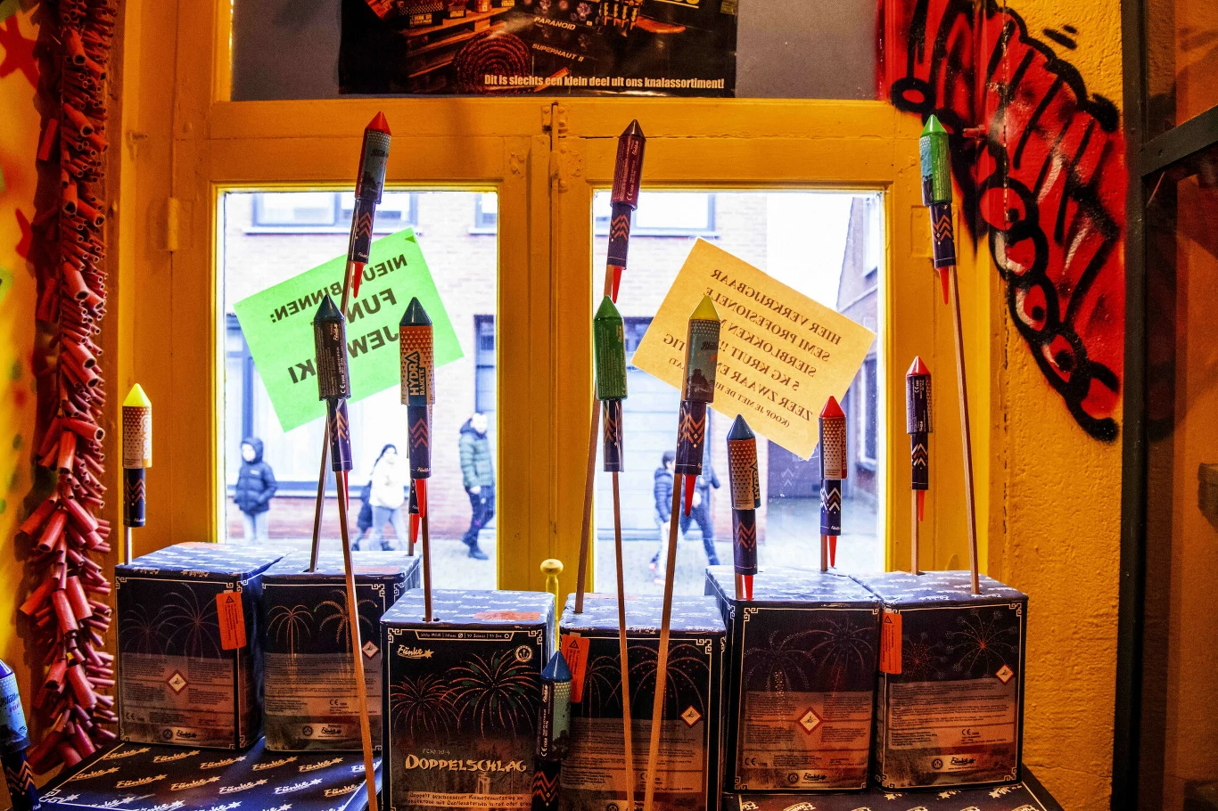 Holenderscy funkcjonariusze policji, którzy zajmują się monitoringiem sprzedaży fajerwerków uważają, że wraz z zakazem wzrośnie przemyt materiałów pirotechnicznych do kraju
