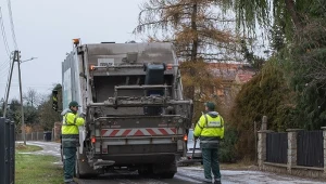 Zarobki kierowców śmieciarek różnią się w zależności od miasta