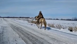 Rosjanie zaatakowali konno ukraińskie pozycje. Szybko tego pożałowali
