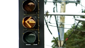 Nowe światło na sygnalizacji? Żółta strzałka ułatwi jazdę 
